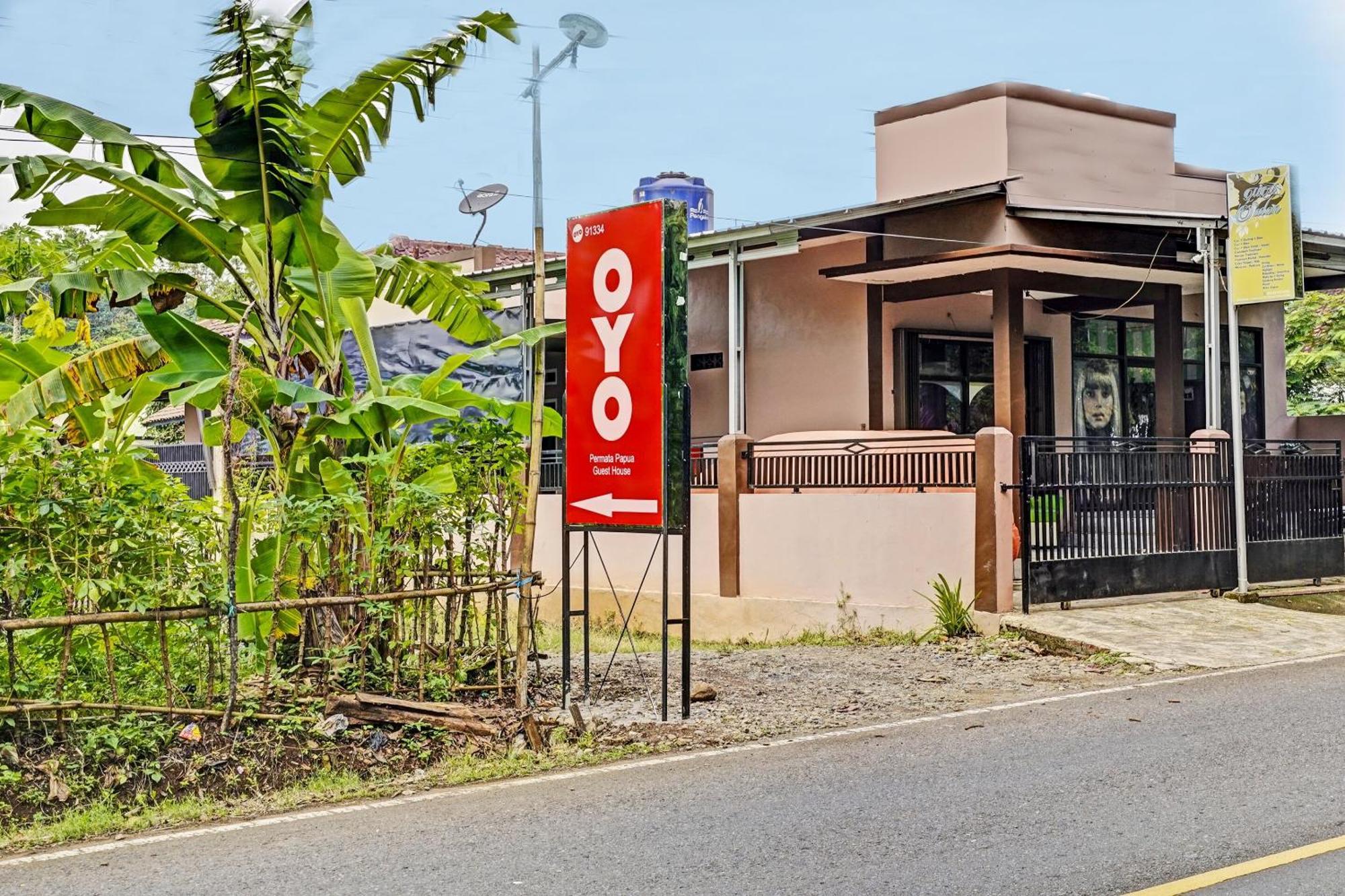 Oyo 91334 Permata Papua Guest House Pameungpeuk  Екстериор снимка