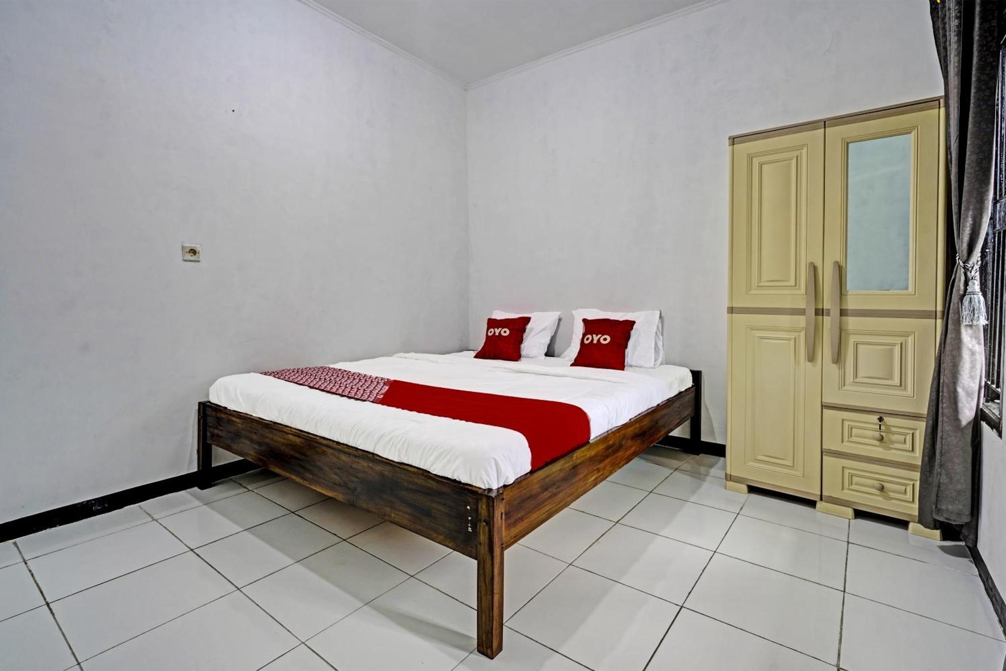 Oyo 91334 Permata Papua Guest House Pameungpeuk  Екстериор снимка