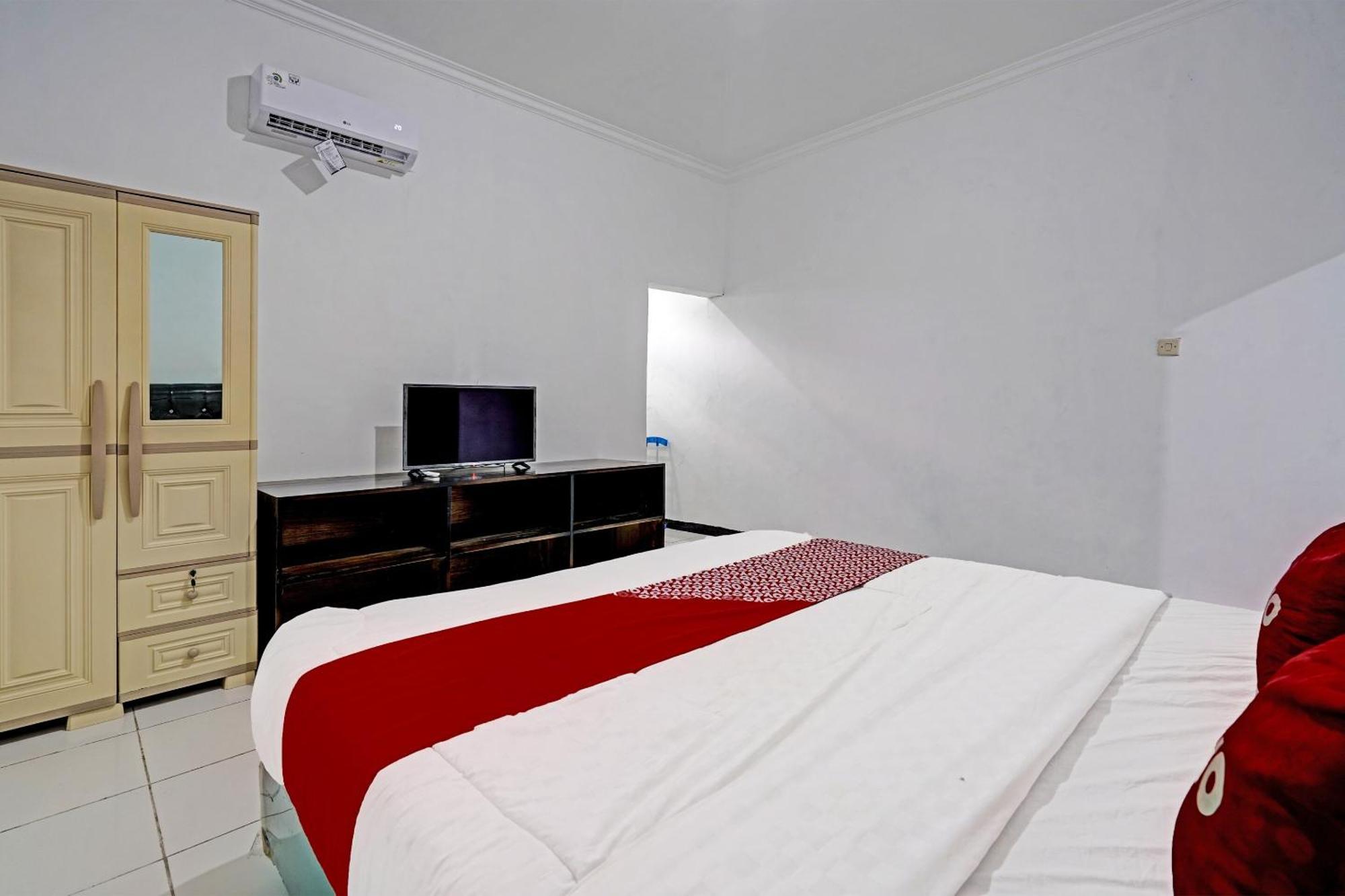 Oyo 91334 Permata Papua Guest House Pameungpeuk  Екстериор снимка
