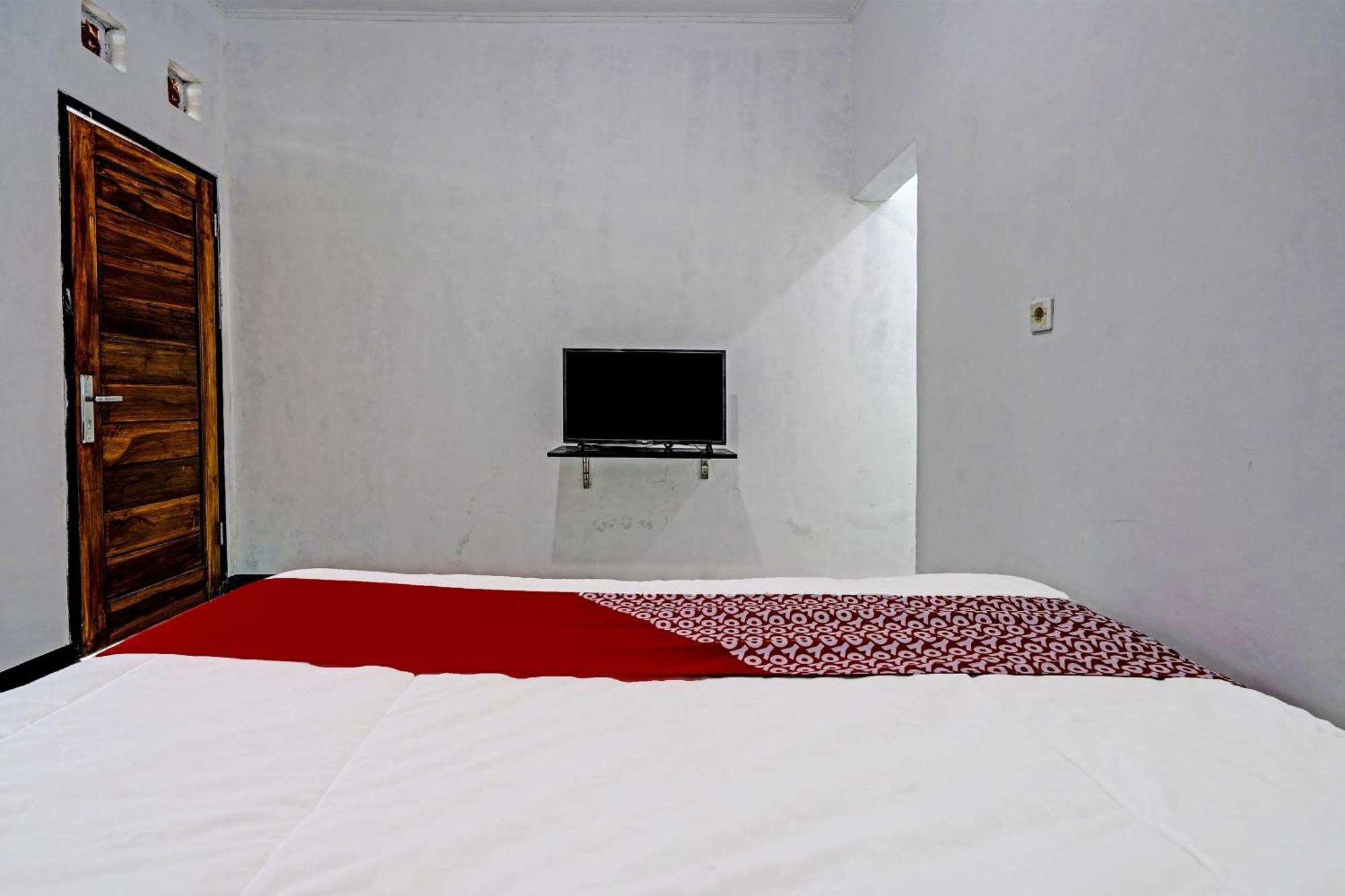 Oyo 91334 Permata Papua Guest House Pameungpeuk  Екстериор снимка