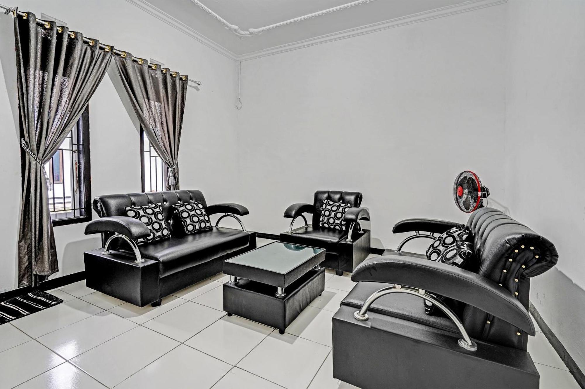 Oyo 91334 Permata Papua Guest House Pameungpeuk  Екстериор снимка