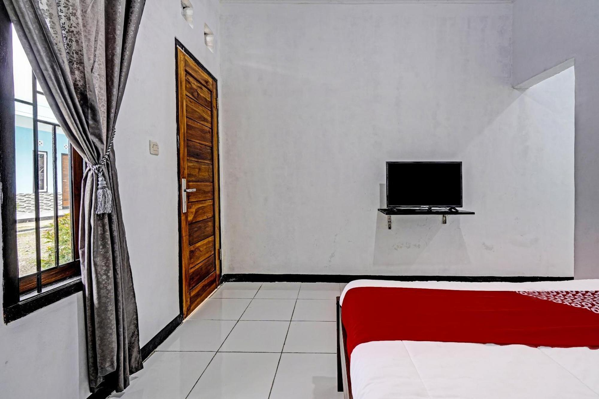 Oyo 91334 Permata Papua Guest House Pameungpeuk  Екстериор снимка