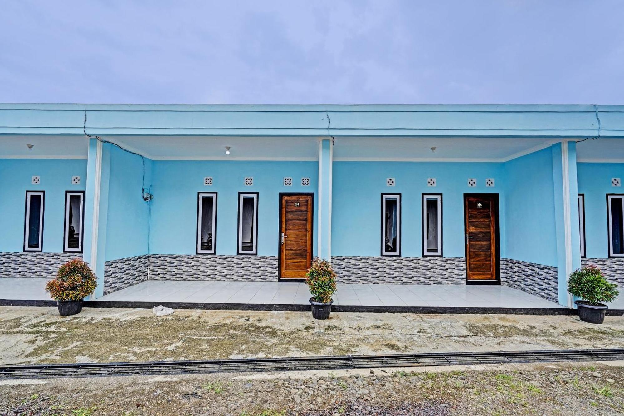 Oyo 91334 Permata Papua Guest House Pameungpeuk  Екстериор снимка
